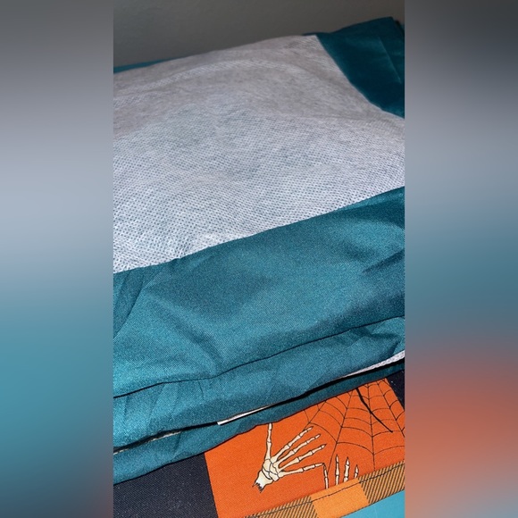 🍉 NEW Queen Bedskirt With 3 Throw Pillows - Picture 10 of 10